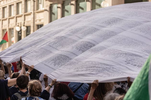 Demonstration in memory of Palestinian children victims in Milan MILAN, ITALY - JUNE 5: During a demonstration in memory of Palestinian children victims of Israeli attacks, a symbolic 25-meter-long shroud bearing the names of the 18,457 young victims, was carried in procession in Milan, Italy, on June 5, 2026. Andrea Carrubba Anadolu Milan Italy. Editorial use only. Please get in touch for any other usage.  Copyright: x2026xAnadoluxAndreaxCarrubbax