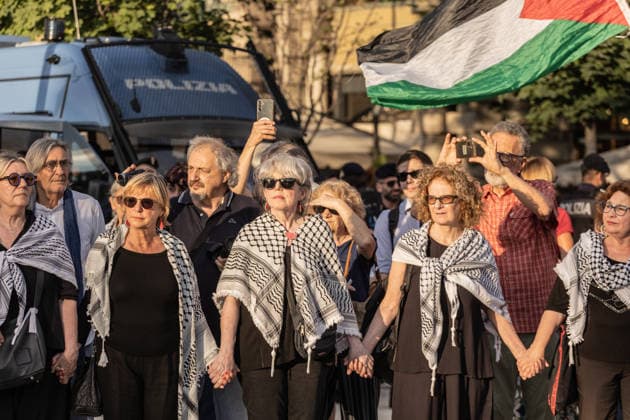 Demonstration in memory of Palestinian children victims in Milan MILAN, ITALY - JUNE 5: A demonstration in memory of Palestinian children victims of Israeli attacks marched through the city, carrying a symbolic 25-meter-long shroud bearing the names of the 18,457 Palestinian children killed in Israeli attacks on Palestine in Milan, Italy, on June 5, 2026. Andrea Carrubba Anadolu Milan Italy. Editorial use only. Please get in touch for any other usage.  Copyright: x2026xAnadoluxAndreaxCarrubbax