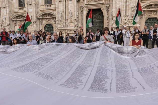 Demonstration in memory of Palestinian children victims in Milan MILAN, ITALY - JUNE 5: A demonstration in memory of Palestinian children victims of Israeli attacks begins in Piazza Duomo and march through the city carrying a symbolic 25-meter-long shroud bearing the names of the 18,457 young victims in Milan, Italy, on June 5, 2026. Andrea Carrubba Anadolu Milan Italy. Editorial use only. Please get in touch for any other usage.  Copyright: x2026xAnadoluxAndreaxCarrubbax