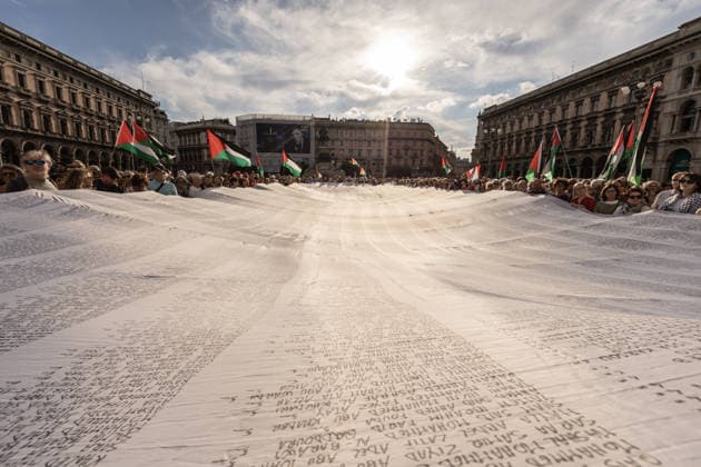 Demonstration in memory of Palestinian children victims in Milan MILAN, ITALY - JUNE 5: During a demonstration in memory of Palestinian children victims of Israeli attacks, a symbolic 25-meter-long shroud bearing the names of the 18,457 young victims, was carried in procession in Milan, Italy, on June 5, 2026. Andrea Carrubba Anadolu Milan Italy. Editorial use only. Please get in touch for any other usage.  Copyright: x2026xAnadoluxAndreaxCarrubbax