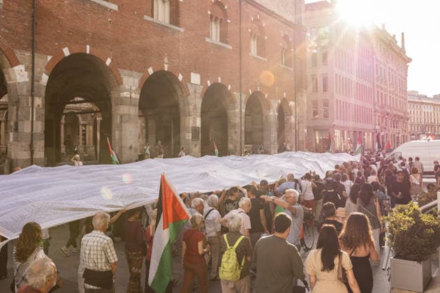 Demonstration in memory of Palestinian children victims in Milan MILAN, ITALY - JUNE 5: During a demonstration in memory of Palestinian children victims of Israeli attacks, a symbolic 25-meter-long shroud bearing the names of the 18,457 young victims, was carried in procession in Milan, Italy, on June 5, 2026. Andrea Carrubba Anadolu Milan Italy. Editorial use only. Please get in touch for any other usage.  Copyright: x2026xAnadoluxAndreaxCarrubbax
