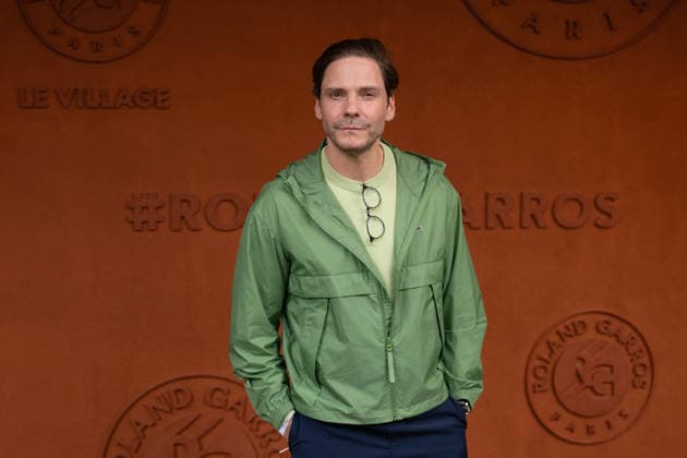 French Open - VIPs At The Village LZ Daniel Brühl attends the 2026 French Open at Roland Garros on June 5, 2026 in Paris, France. Photo by Laurent Zabulon ABACAPRESS.COM  Copyright: xZabulonxLaurent ABACAx