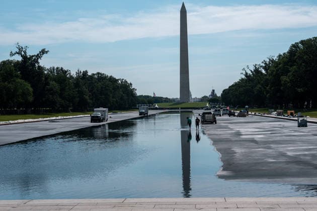 June 5, 2026, Washington, Dc, United States: Contractors continue to work on the Lincoln Memorial Reflecting Pool in Washington, D.C. on June 5, 2026 Washington United States - ZUMAl312 20260605_znp_l312_009 Copyright: xAndrewxLeydenx