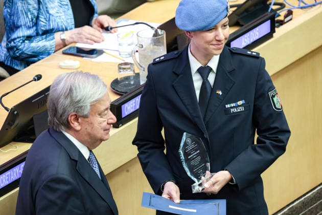 June 5, 2026, New York, New York, USA: STEPHANIE KONIGS accepted the 2025 UN Woman Police Officer of the Year Award from UN Secretary-General ANTONIO GUTERRES..Konigs served with UNMISS in South Sudan from September 2024 to March 2026. New York USA - ZUMAo116 20260605_znp_o116_007 Copyright: xBiancaxOterox