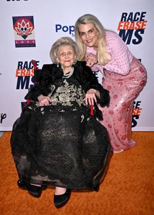 33rd Annual Race to Erase MS Gala Barbara Davis and Nancy Davis arriving to the 33rd Annual Race to Erase MS Gala held at the Fairmont Century Plaza on June 5, 2026 in Los Angeles, CA. Los Angeles Fairmont Century Plaza California USA Copyright: xStarbuck xAFF-USA.COMx
