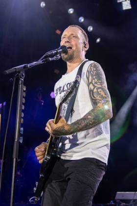 Musikfestival Rock im Park 2026 - Volbeat, Nürnberg, 05.06.2026 Michael Poulsen (Volbeat) singt und spielt E-Gitarre auf der Buehne. Der Saenger und Gitarrist tritt mit der Band zeitgleich auch bei Rock am Ring auf. Die Band tritt am Samstag ebenfalls bei Rock am Ring auf. Nürnberg Bayern Deutschland *** Music Festival Rock im Park 2026 Volbeat, Nuremberg, 05 06 2026 Michael Poulsen Volbeat sings and plays electric guitar on stage The singer and guitarist will also perform with the band at Rock am Ring The band will also perform at Rock am Ring on Saturday Nuremberg Bavaria Germany 20260605-286A8083-M4000