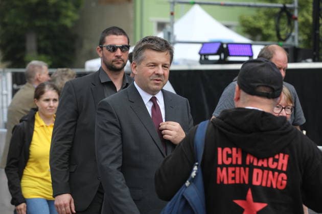 Ministerpräsident Sven Schulze auf dem Sachsen-Anhalt-Tag in Bernburg . Das Landesfest findet bis Sonntag in der Saalestadt statt und bietet ein vielfältiges Programm aus Kultur, Musik und regionaler Präsentation. Bernburg, 05.06.2026 *** Minister President Sven Schulze at the Saxony-Anhalt Day in Bernburg The state festival takes place in the city on the Saale until Sunday and offers a varied program of culture, music and regional presentations Bernburg, 05 06 2026 Copyright: xAgenturxMatthiasxWehnertx xM.xGränzdörferx
