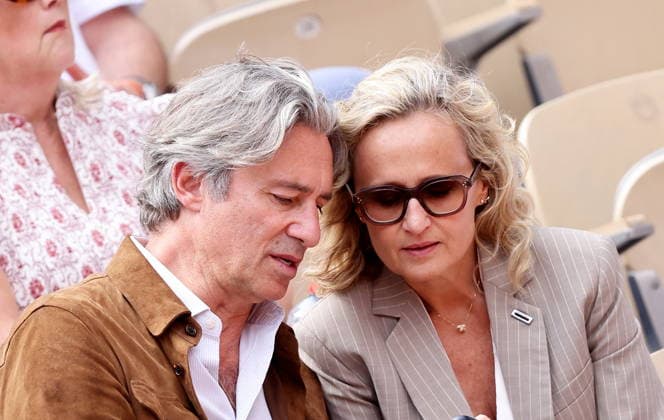 Laurent Solly et sa compagne Caroline Roux dans les tribunes lors des Internationaux de France de Tennis de Roland Garros 2026, à Paris, France, le 5 juin 2026 Jacovides Moreau Bestimage Celebs in the stands during the Day thirteen of the 2026 French Open on June 05, 2026 in Paris, France Paris France  Copyright: xJACOVIDES-MOREAUx xBESTIMAGExJACOVIDES-MOREAUx xBESTIMAGEx
