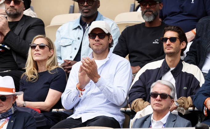 Judith El Zein, Laurent Lafitte et Pierre Niney dans les tribunes lors des Internationaux de France de Tennis de Roland Garros 2026, à Paris, France, le 5 juin 2026 Jacovides Moreau Bestimage Celebs in the stands during the Day thirteen of the 2026 French Open on June 05, 2026 in Paris, France Paris France  Copyright: xJACOVIDES-MOREAUx xBESTIMAGExJACOVIDES-MOREAUx xBESTIMAGEx