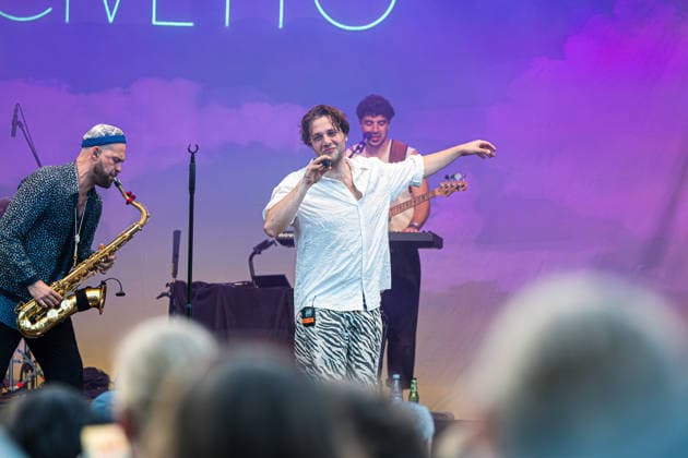 Kultur I Lüneburg feiert I Stadtfest Lüneburg I Juni 2026 Leon von Il Civetto auf der Markt-Bühne, präsentiert von Sparkasse Lüneburg Lüneburg Innenstadt Niedersachsen Deutschland *** Culture I Lüneburg celebrates I City festival Lüneburg I June 2026 Leon by Il Civetto on the market stage, presented by Sparkasse Lüneburg Lüneburg city center Lower Saxony Germany Copyright: xLobeca Björn-OlexKehmx
