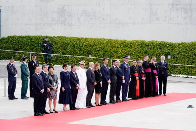 Pope Leo XIV arrives at Adolfo Suárez Madrid Barajas Airport I D The Minister of Foreign Affairs, European Union and Cooperation, José Manuel Albares, the Minister of the Presidency, Justice and Relations with the Courts, Félix Bolanos, the Spanish Ambassador to the Holy See, Isabel Celaá, the President of the Community of Madrid, Isabel Díaz Ayuso and the Mayor of Madrid, José Luis Martínez Almeida, receive Pope Leo XIV at Adolfo Suárez Madrid Barajas Airport, June 6, 2026, in Madrid Spain Pope Leo XIV begins an official visit to Spain that includes several institutional and religious events During his stay, the pontiff meets with the main authorities of the State and celebrates liturgical ceremonies open to the faithful The visit strengt  Copyright: xA.xPÃ rezxMecax 7575729