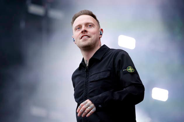 Sänger Sam Carter von der Rockband Architects bei Rock am Ring (RaR) 2026. Rock am Ring ist ein von Marek Lieberberg gegründetes Musikfestival, das traditionell auf dem Nürburgring in der Nähe der Stadt Adenau in der Eifel stattfindet. Es gilt als das traditionsreichste Rockfestival Deutschlands. Nürburg, 05.06.2026 Rheinland-Pfalz Deutschland *** Singer Sam Carter from the rock band Architects at Rock am Ring RaR 2026 Rock am Ring is a music festival founded by Marek Lieberberg that traditionally takes place at the Nürburgring near the town of Adenau in the Eifel It is considered the most traditional rock festival in Germany Nürburg, 05 06 2026 Rhineland-Palatinate Germany Copyright: xChristophxHardtx