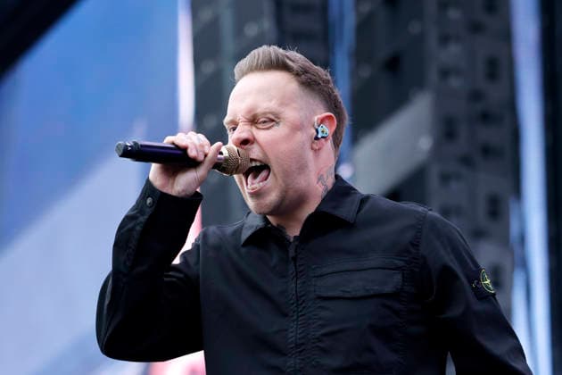 Sänger Sam Carter von der Rockband Architects bei Rock am Ring (RaR) 2026. Rock am Ring ist ein von Marek Lieberberg gegründetes Musikfestival, das traditionell auf dem Nürburgring in der Nähe der Stadt Adenau in der Eifel stattfindet. Es gilt als das traditionsreichste Rockfestival Deutschlands. Nürburg, 05.06.2026 Rheinland-Pfalz Deutschland *** Singer Sam Carter from the rock band Architects at Rock am Ring RaR 2026 Rock am Ring is a music festival founded by Marek Lieberberg that traditionally takes place at the Nürburgring near the town of Adenau in the Eifel It is considered the most traditional rock festival in Germany Nürburg, 05 06 2026 Rhineland-Palatinate Germany Copyright: xChristophxHardtx