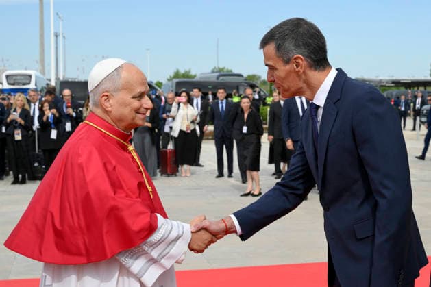 SPAIN - POPE LEO XIV ARRIVAL AT THE ADOLFO SUAREZ MADRID BARAJAS INTERNATIONAL AIRPORT - 2026 6 6 Spain, Vatican, 2026 6 6 Pope Leo XIV is welcomed by the King of Spain Felipe VI and Queen Letizia, upon his arrival at the Adolfo Suarez Madrid Barajas International Airpot EDITORIAL USE ONLY - NO BOOKS Copyright: xVATICANxMEDIA CPPx