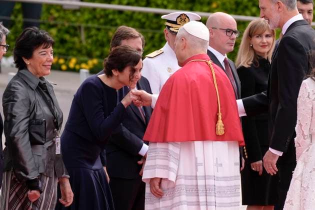 King Felipe and Letizia and Isabel Diaz Ayuso and Jose Luis MArtinez Almeida with Pope Leon XIV attending of welcome ceremony to Pope at the airport in Madrid on Saturday, 06 June 2026. Cordon Press 