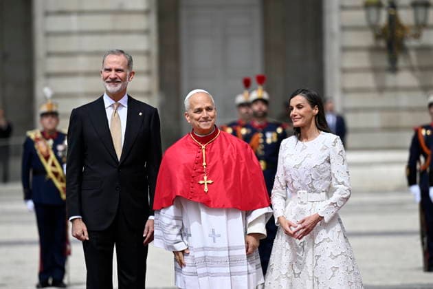 The Royal House receives Pope Leo XIV at the Royal Palace in Madrid King Felipe VI and Queen Letizia attend the ceremony welcoming Pope Leo XIV at the Royal Palace, June 6, 2026, in Madrid Spain The reception brings together the highest authorities of the State and the Catholic Church in Spain and marks the official start of the pontiffs agenda in the country the ceremony welcoming Pope Leo XIV at the Royal Palace, June 6, 2026, in Madrid Spain The reception brings together the highest authorities of the State and the Catholic Church in Spain and marks the official start of the pontiffs agenda in the country 06 JUNE 2026 PAPAL VISIT Madrid Madrid Spain  Copyright: xAlbertoxOrtegax 7575839