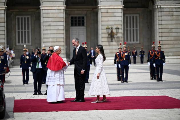 The Royal House receives Pope Leo XIV at the Royal Palace in Madrid King Felipe VI and Queen Letizia attend the ceremony welcoming Pope Leo XIV at the Royal Palace, June 6, 2026, in Madrid Spain The reception brings together the highest authorities of the State and the Catholic Church in Spain and marks the official start of the pontiffs agenda in the country the ceremony welcoming Pope Leo XIV at the Royal Palace, June 6, 2026, in Madrid Spain The reception brings together the highest authorities of the State and the Catholic Church in Spain and marks the official start of the pontiffs agenda in the country 06 JUNE 2026 PAPAL VISIT Madrid Madrid Spain  Copyright: xAlbertoxOrtegax 7575846