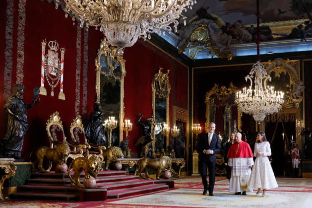 Spain s King Felipe VI (L), Queen Letizia (R) and Crown Princess Leonor (2L) walk along with Pope Leo XIV (2R) through the Royal Palace during the welcoming ceremony held in Madrid, Spain, 06 June 2026. Pope Leo XIV visits Spain !ACHTUNG: NUR REDAKTIONELLE NUTZUNG!  Copyright: xBallesterosx GRAF1972 20260606-55020516698_1