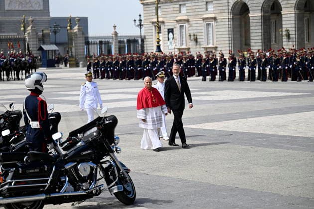 The Royal Household receives Pope Leo XIV at the Royal Palace in Madrid King Felipe VI attends the welcoming ceremony for Pope Leo XIV at the Royal Palace, June 6, 2026, in Madrid Spain The reception brings together the highest authorities of the State and the Catholic Church in Spain and marks the official start of the pontiffs agenda in the country the welcoming ceremony for Pope Leo XIV at the Royal Palace, June 6, 2026, in Madrid Spain The reception brings together the highest authorities of the State and the Catholic Church in Spain and marks the official start of the pontiffs agenda in the country 06 JUNE 2026 PAPAL VISIT Madrid Madrid Spain  Copyright: xAlbertoxOrtegax 7575855