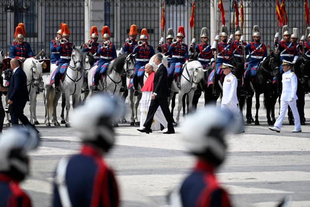 The Royal House receives Pope Leo XIV at the Royal Palace in Madrid King Felipe VI attends the welcoming ceremony for Pope Leo XIV at the Royal Palace, June 6, 2026, in Madrid Spain The reception brings together the highest authorities of the State and the Catholic Church in Spain and marks the official start of the pontiffs agenda in the country 06 JUNE 2026 PAPAL VISIT Madrid Madrid Madrid Spain  Copyright: xAlbertoxOrtegax 7575862