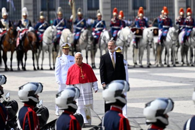 The Royal House receives Pope Leo XIV at the Royal Palace in Madrid King Felipe VI attends the welcoming ceremony for Pope Leo XIV at the Royal Palace, June 6, 2026, in Madrid Spain The reception brings together the highest authorities of the State and the Catholic Church in Spain and marks the official start of the pontiffs agenda in the country 06 JUNE 2026 PAPAL VISIT Madrid Madrid Madrid Spain  Copyright: xAlbertoxOrtegax 7575861