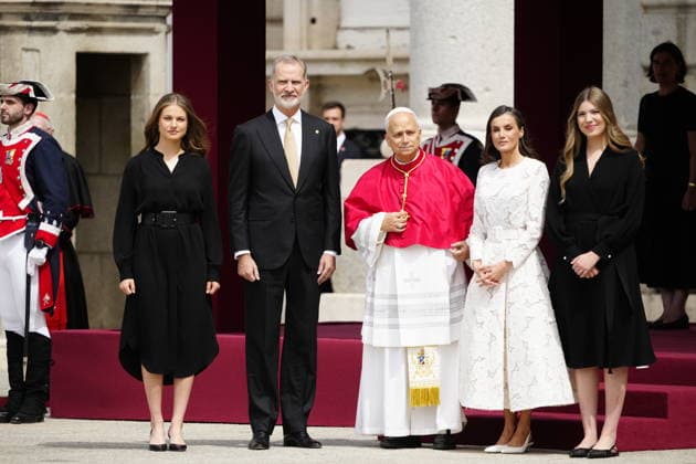 06-06-2026 Madrid King Felipe and Queen Letizia and Princess Leonor and Princess Sofia welcome Pope Leo XIV at the Royal palace in Madrid. No Spain Â  Copyright: xPPEx