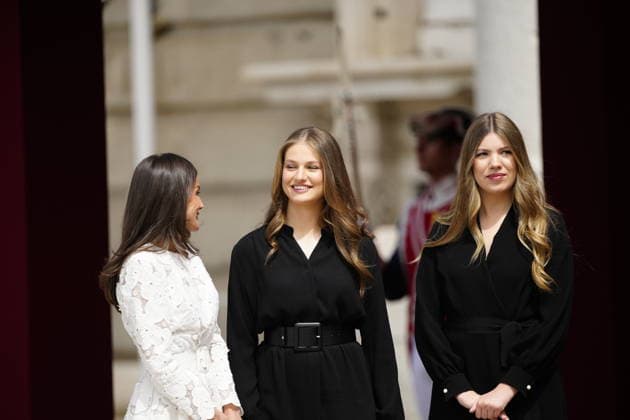 06-06-2026 Madrid Queen Letizia and Princess Leonor and Princess Sofia welcome Pope Leo XIV at the Royal palace in Madrid. No Spain Â  Copyright: xPPEx