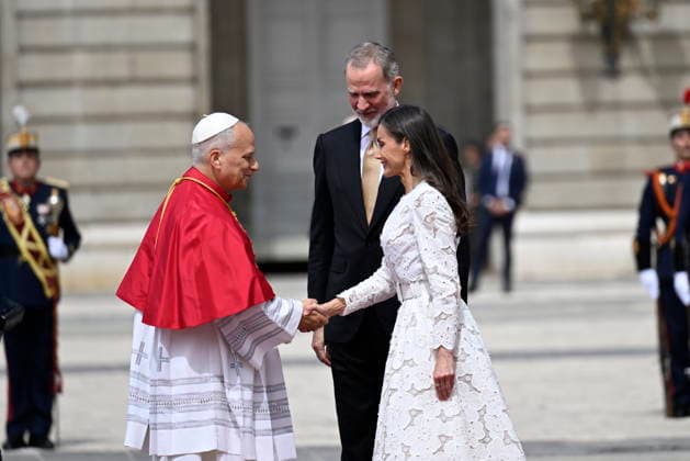 The Royal House receives Pope Leo XIV at the Royal Palace in Madrid King Felipe VI and Queen Letizia attend the welcoming ceremony for Pope Leo XIV at the Royal Palace, June 6, 2026, in Madrid Spain The reception brings together the highest authorities of the State and of the Catholic Church in Spain and marks the official start of the pontiffs agenda in the country 06 JUNE 2026 PAPAL VISIT Madrid Madrid Madrid Spain  Copyright: xAlbertoxOrtegax 7575876