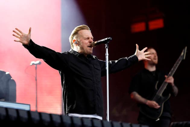 Sänger Sam Carter von der Rockband Architects bei Rock am Ring (RaR) 2026. Rock am Ring ist ein von Marek Lieberberg gegründetes Musikfestival, das traditionell auf dem Nürburgring in der Nähe der Stadt Adenau in der Eifel stattfindet. Es gilt als das traditionsreichste Rockfestival Deutschlands. Nürburg, 05.06.2026 Rheinland-Pfalz Deutschland *** Singer Sam Carter from the rock band Architects at Rock am Ring RaR 2026 Rock am Ring is a music festival founded by Marek Lieberberg that traditionally takes place at the Nürburgring near the town of Adenau in the Eifel It is considered the most traditional rock festival in Germany Nürburg, 05 06 2026 Rhineland-Palatinate Germany Copyright: xChristophxHardtx