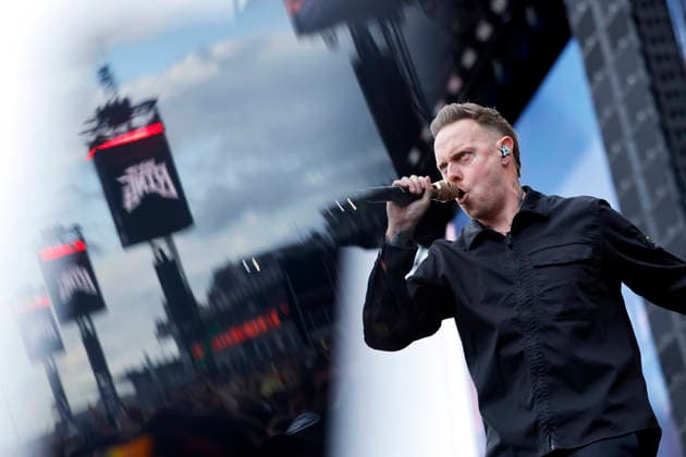 Sänger Sam Carter von der Rockband Architects bei Rock am Ring (RaR) 2026. Rock am Ring ist ein von Marek Lieberberg gegründetes Musikfestival, das traditionell auf dem Nürburgring in der Nähe der Stadt Adenau in der Eifel stattfindet. Es gilt als das traditionsreichste Rockfestival Deutschlands. Nürburg, 05.06.2026 Rheinland-Pfalz Deutschland *** Singer Sam Carter from the rock band Architects at Rock am Ring RaR 2026 Rock am Ring is a music festival founded by Marek Lieberberg that traditionally takes place at the Nürburgring near the town of Adenau in the Eifel It is considered the most traditional rock festival in Germany Nürburg, 05 06 2026 Rhineland-Palatinate Germany Copyright: xChristophxHardtx