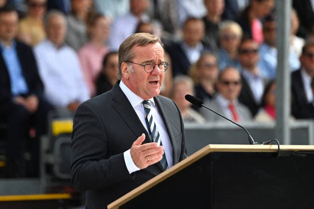 Rede Verteidigungsminister Boris PISTORIUS, auf dem Appellplatz. Tag der Bundeswehr 2026 am 06.06.2023 an der Universitaet der Bundeswehr in Neubiberg. *** Speech by Defense Minister Boris PISTORIUS at the Armed Forces Day 2026 on 06 06 2023 at the University of the German Armed Forces in Neubiberg