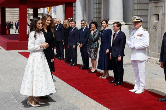 Spain s Queen Letizia (L) and Crown Princess Leonor (2L) are seen during the welcoming ceremony held for Pope Leo XIV at the Armeria Square in the Royal Palace in Madrid, Spain, 06 June 2026. Pope Leo XIV visits Spain !ACHTUNG: NUR REDAKTIONELLE NUTZUNG!  Copyright: xJ.J.xGuillénx GRAF1983 20260606-55020517016_1