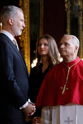 Spain s King Felipe VI (L) and Crown Princess Leonor (c) chat with Pope Leo XIV (R) during a walk through the Royal Palace during the welcoming ceremony held in Madrid, Spain, 06 June 2026. Pope Leo XIV visits Spain !ACHTUNG: NUR REDAKTIONELLE NUTZUNG!  Copyright: xBallesterosx GRAF1981 20260606-55020517062_1