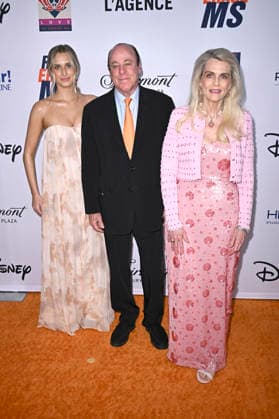 Nancy Davis mit Tochter Isabella Ricke und Ehemann Ken Rickel bei der 33. Race to Erase MS Gala im Fairmont Century Plaza. Los Angeles, 05.06.2026 *** Nancy Davis with daughter Isabella Ricke and husband Ken Rickel at the 33 Race to Erase MS Gala at the Fairmont Century Plaza Los Angeles, 05 06 2026 Foto:xD.xStarbuckx xFuturexImagex ms_6602