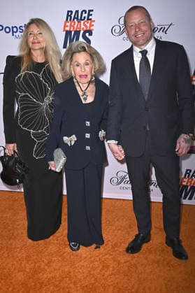 Dianne Burnett, Nikki Haskell und David DiVona bei der 33. Race to Erase MS Gala im Fairmont Century Plaza. Los Angeles, 05.06.2026 *** Dianne Burnett, Nikki Haskell and David DiVona at the 33 Race to Erase MS Gala at the Fairmont Century Plaza Los Angeles, 05 06 2026 Foto:xD.xStarbuckx xFuturexImagex ms_6677