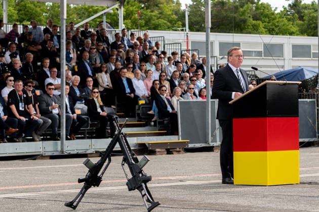 Neubiberg (Munich), Bavaria, Germany June 6, 2026: German Armed Forces Day 2026 in Neubiberg (Munich). Federal Minister of Defense Boris Pistorius (SPD) speaks into the microphone at the promotion ceremony *** Tag der Bundeswehr 2026 in Neubiberg (München). Bundesminister der Verteidigung Boris Pistorius (SPD) spricht beim Beförderungsappel am Mikrofon
