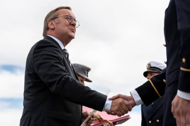 Neubiberg (Munich), Bavaria, Germany June 6, 2026: Bundeswehr Day 2026 in Neubiberg (Munich). Federal Minister of Defense Boris Pistorius (SPD) shakes hands with a soldier during the promotion ceremony *** Tag der Bundeswehr 2026 in Neubiberg (München). Bundesminister der Verteidigung Boris Pistorius (SPD) schüttelt beim Beförderungsappel einem Soldat die Hand