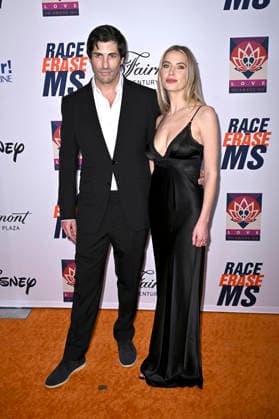 Brandon Davis mit Ehefrau Ashley Benson bei der 33. Race to Erase MS Gala im Fairmont Century Plaza. Los Angeles, 05.06.2026 *** Brandon Davis with wife Ashley Benson at the 33 Race to Erase MS Gala at the Fairmont Century Plaza Los Angeles, 05 06 2026 Foto:xD.xStarbuckx xFuturexImagex ms_6716