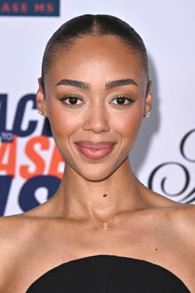 Bella Harris bei der 33. Race to Erase MS Gala im Fairmont Century Plaza. Los Angeles, 05.06.2026 *** Bella Harris at the 33 Race to Erase MS Gala at the Fairmont Century Plaza Los Angeles, 05 06 2026 Foto:xD.xStarbuckx xFuturexImagex ms_6722
