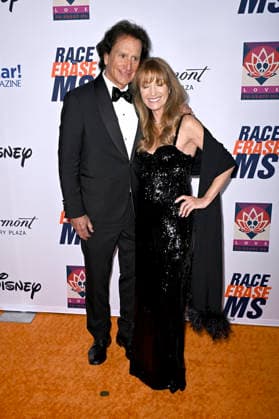 John Zambetti und Jane Seymour bei der 33. Race to Erase MS Gala im Fairmont Century Plaza. Los Angeles, 05.06.2026 *** John Zambetti and Jane Seymour at the 33 Race to Erase MS Gala at the Fairmont Century Plaza Los Angeles, 05 06 2026 Foto:xD.xStarbuckx xFuturexImagex ms_6740