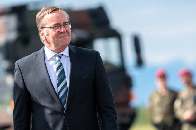 Neubiberg (Munich), Bavaria, Germany June 6, 2026: Bundeswehr Day 2026 in Neubiberg (Munich). Federal Minister of Defense Boris Pistorius (SPD) walks through the ranks of soldiers in uniform during the promotion ceremony *** Tag der Bundeswehr 2026 in Neubiberg (München). Bundesminister der Verteidigung Boris Pistorius (SPD) läuft durch die Reihen von Soldaten in Uniform beim Beförderungsappel