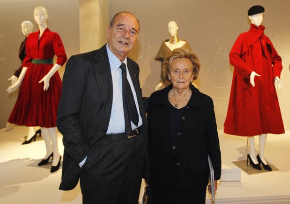 Bernadette Chirac, Wife Of Former French President Jacques Chirac, Dies At 93 Bernadette Chirac, wife of former French President Jacques Chirac, has died at the age of 93. A steadfast supporter throughout her husband’s political career, Bernadette Chodron de Courcel became an influential figure in French public life. She served as a member of the Corrèze General Council and was deeply involved in charitable work. She passed away on Friday at the age of 93. FILE - French Former president Jacques Chirac and his wife Bernadette unveil the Christian Dior exhibition held at the Jacques Chirac museum, in his birth native village of Sarran, France on March 20, 2010. Photo by Patrick Bernard ABACAPRESS.COM Sarran Correze France  Copyright: xBernardxPatrick ABACAx