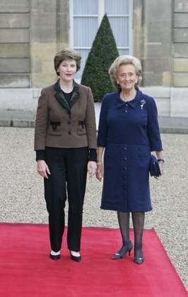 Bernadette Chirac, Wife Of Former French President Jacques Chirac, Dies At 93 Bernadette Chirac, wife of former French President Jacques Chirac, has died at the age of 93. A steadfast supporter throughout her husband’s political career, Bernadette Chodron de Courcel became an influential figure in French public life. She served as a member of the Corrèze General Council and was deeply involved in charitable work. She passed away on Friday at the age of 93. FILE - French First Lady Bernadette Chirac welcomes U.S. First Lady Laura Bush for a meeting on fighting child pornography and abductions held at the Elysee Palace, in Paris, France, on January 17, 2007. Photo by Mousse ABACAPRESS.COM Paris France  Copyright: xMousse ABACAx