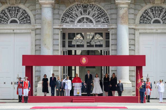 SPAIN - POPE LEO XIV AT THE ROYAL PALACE IN MADRID - 2026 6 6 Spain, Vatican, 2026 6 6 Spain s Felipe VI and Queen Letizia (2R), Princess Leonor (L) and Princess Sofia (R) welcome Pope Leo XIV (C) at the Royal Palace in Madrid EDITORIAL USE ONLY - NO BOOKS Copyright: xVATICANxMEDIA CPPx