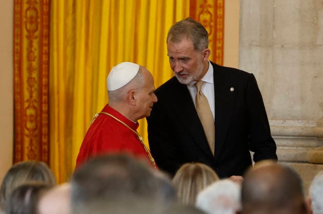Spain s King Felipe VI (R) greets Pope Leo XIV after his speech during the welcoming event held at the Royal Palace in Madrid, Spain, 06 June 2026. Pope Leo XIV is undertaking an official six-day visit to Spain from 06 to 12 June 2026 covering Madrid, Barcelona, and the Canary Islands. Pope Leo XIV visits Spain !ACHTUNG: NUR REDAKTIONELLE NUTZUNG!  Copyright: xJJxGUILLENx GRAF2125 20260606-55020517750_1