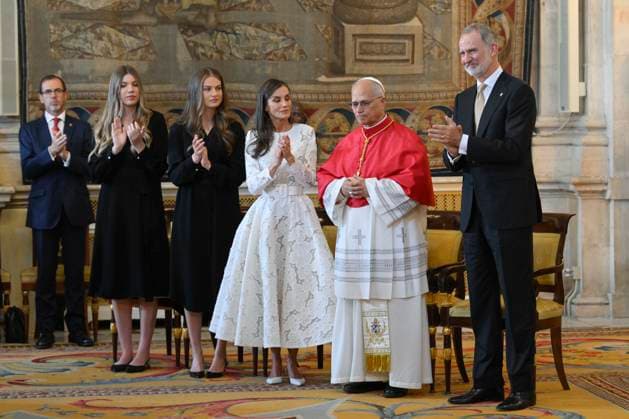 SPAIN - POPE LEO XIV DURING A WELCOME CEREMONY AT THE ROYAL PALACE IN MADRID - 2026 6 6 Spain, Vatican, 2026 6 6 Spain s Felipe VI , Queen Letizia , Princess Leonor and Princess Sofia welcome Pope Leo XIV at the Royal Palace in Madrid EDITORIAL USE ONLY - NO BOOKS Copyright: xVATICANxMEDIA CPPx