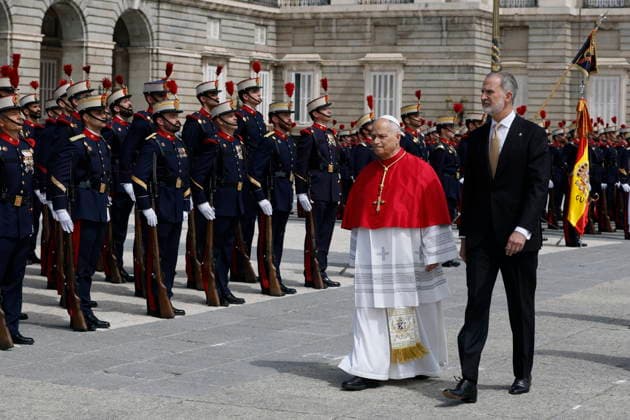 The Royal House receives Pope Leo XIV at the Royal Palace in Madrid King Felipe VI attends the welcoming ceremony for Pope Leo XIV at the Royal Palace, June 6, 2026, in Madrid Spain The reception brings together the highest authorities of the State and the Catholic Church in Spain and marks the official start of the pontiffs agenda in the country 06 JUNE 2026 ROYAL PALACE POPE LEON XIV ROYAL HOUSE MADRID J J Guillén EFE Pool 06 06 2026 Madrid Madrid Madrid Espana  Copyright: xJ.J.xGuillÃ nx xEFEx xPoolx 7576205