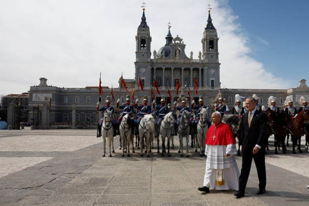 The Royal House receives Pope Leo XIV at the Royal Palace in Madrid King Felipe VI attends the welcoming ceremony for Pope Leo XIV at the Royal Palace, June 6, 2026, in Madrid Spain The reception brings together the highest authorities of the State and the Catholic Church in Spain and marks the official start of the pontiffs agenda in the country 06 JUNE 2026 ROYAL PALACE POPE LEON XIV ROYAL HOUSE MADRID J J Guillén EFE Pool 06 06 2026 Madrid Madrid Madrid Espana  Copyright: xJ.J.xGuillÃ nx xEFEx xPoolx 7576208