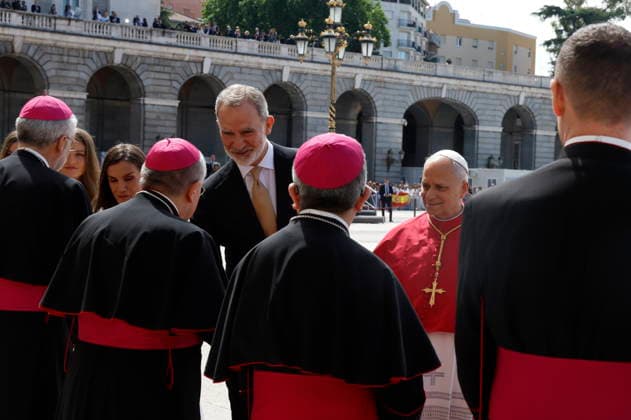 The Royal House receives Pope Leo XIV at the Royal Palace in Madrid King Felipe VI attends the welcoming ceremony for Pope Leo XIV at the Royal Palace, June 6, 2026, in Madrid Spain The reception brings together the highest authorities of the State and the Catholic Church in Spain and marks the official start of the pontiffs agenda in the country 06 JUNE 2026 ROYAL PALACE POPE LEON XIV ROYAL HOUSE MADRID J J Guillén EFE Pool 06 06 2026 Madrid Madrid Madrid Espana  Copyright: xJ.J.xGuillÃ nx xEFEx xPoolx 7576211