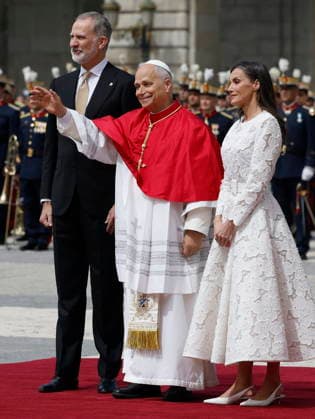 The Royal House receives Pope Leo XIV at the Royal Palace in Madrid King Felipe VI and Queen Letizia attend the welcoming ceremony for Pope Leo XIV at the Royal Palace, June 6, 2026, in Madrid Spain The reception brings together the highest authorities of the State and the Catholic Church in Spain and marks the official start of the pontiffs agenda in the country 06 JUNE 2026 ROYAL PALACE POPE LEON XIV ROYAL HOUSE MADRID J J Guillén EFE Pool 06 06 06 2026 Madrid Madrid Madrid Espana  Copyright: xJ.J.xGuillÃ nx xEFEx xPoolx 7576214